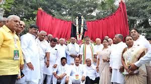 ಕಾಂಗ್ರೆಸ್ ಅಧಿವೇಶನದ ಶತಮಾನೋತ್ಸವ: ವೀರಸೌಧದಲ್ಲಿ ಗಾಂಧೀಜಿ ಪ್ರತಿಮೆ ಅನಾವರಣ