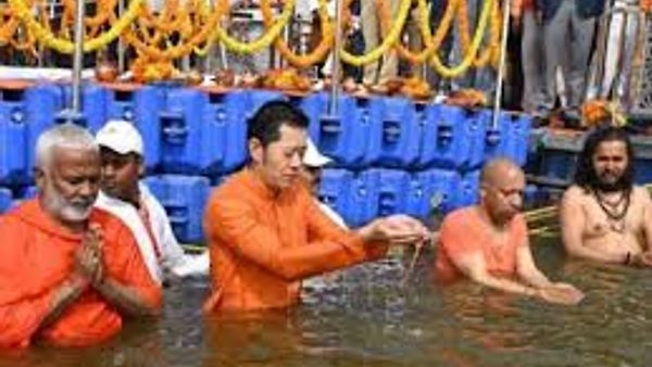 Maha Kumbh 2025 : ತ್ರಿವೇಣಿ ಸಂಗಮದಲ್ಲಿ ಪುಣ್ಯಸ್ನಾನ ಮಾಡಿದ ಭೂತಾನ್​ ದೊರೆ