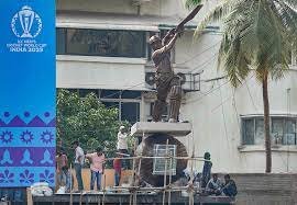 ವಾಂಖೆಡೆ ಕ್ರೀಡಾಂಗಣದಲ್ಲಿ ಸಚಿನ್ ತೆಂಡೂಲ್ಕರ್ ಪ್ರತಿಮೆ ಲೋಕಾರ್ಪಣೆ