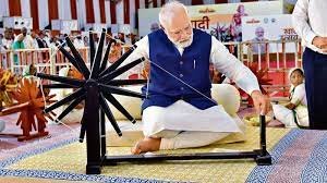 ಅಹಮದಾಬಾದ್‌ನ ಸಬರಮತಿ ನದಿ ಮುಂಭಾಗದಲ್ಲಿ ನಡೆದ ಖಾದಿ ಉತ್ಸವ