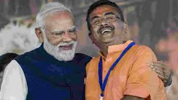 ಪಶ್ಚಿಮ ಬಂಗಾಳದಲ್ಲಿ ಹೊಸ ಶಕೆ: ಬಿಜೆಪಿಯ ಮೊದಲ ಮುಖ್ಯಮಂತ್ರಿಯಾಗಿ ಸುವೇಂದು ಅಧಿಕಾರಿ ಪ್ರಮಾಣ ವಚನ ಸ್ವೀಕಾರ