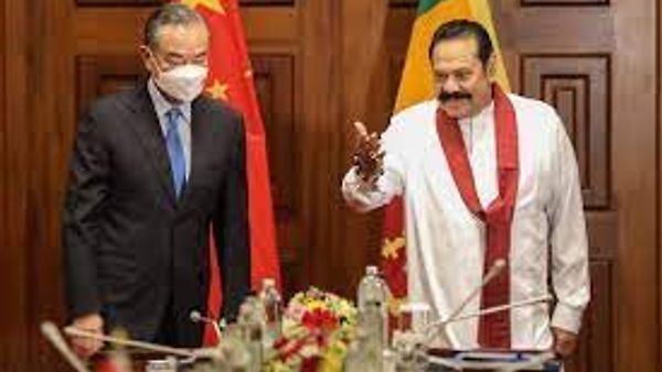 ಶ್ರೀಲಂಕಾ ಪ್ರಧಾನಿ ರಾಜಪಕ್ಸೆ ಹಾಗೂ ಚೀನಾ ವಿದೇಶಾಂಗ ಸಚಿವರ ಭೇಟಿ