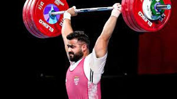 ಕಾಮನ್ ವೆಲ್ತ್ ಕ್ರೀಡಾಕೂಟ 2022 ರಲ್ಲಿ ಬೆಳ್ಳಿ ಪದಕ ಗೆದ್ದ ವೇಟ್ ಲಿಫ್ಟರ್ ವಿಕಾಸ್ ಠಾಕೂರ್
