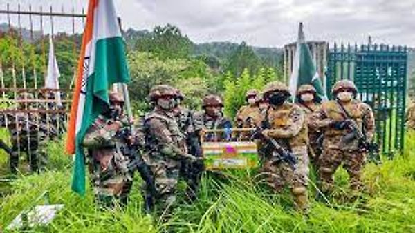 ಭಾರತೀಯ BSF ಮತ್ತು ಪಾಕ್ ಸೈನಿಕರಿಂದ 2019 ರ ನಂತರ ಮೊದಲ ಬಾರಿಗೆ ಸಿಹಿ ತಿನಿಸು ವಿನಿಮಯ