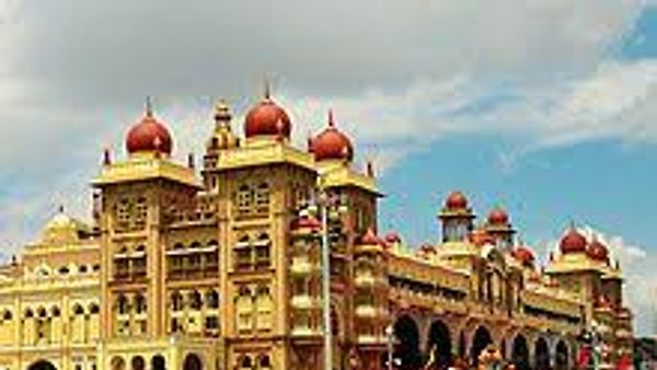PUC ಪಾಸಾದವರಿಗಾಗಿ ಮೈಸೂರು ಜಿಲ್ಲಾ ಕಂದಾಯ ಘಟಕದಲ್ಲಿ ಖಾಲಿ ಇರುವ ಗ್ರಾಮ ಲೆಕ್ಕಿಗರ ಹುದ್ದೆಗಳ ನೇಮಕಾತಿಗೆ ಆನ್-ಲೈನ್ (Online) ಅರ್ಜಿ ಸಲ್ಲಿಸಿ