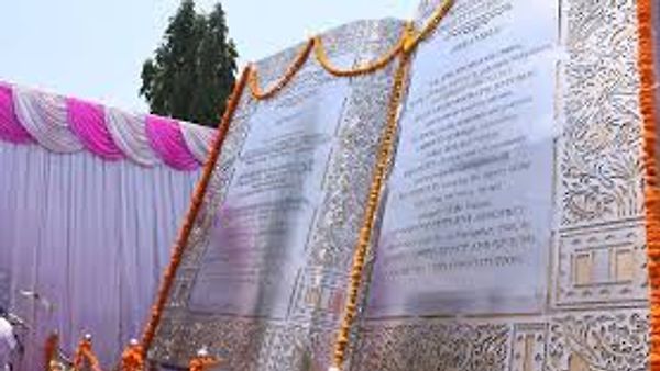 ಸಂವಿಧಾನ ಪೀಠಿಕೆಯ ಲೋಹ ಪ್ರತಿ ಧಾರವಾಡದಲ್ಲಿ ಲೋಕಾರ್ಪಣೆ