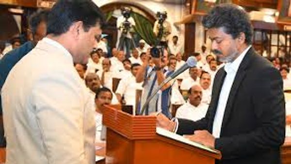 ತಮಿಳುನಾಡಿನ ರಾಜಕೀಯ ಇತಿಹಾಸದಲ್ಲಿ ಹೊಸ ಅಧ್ಯಾಯ: 9ನೇ ಮುಖ್ಯಮಂತ್ರಿಯಾಗಿ 'ದಳಪತಿ' ವಿಜಯ್ ಪ್ರಮಾಣ ವಚನ ಸ್ವೀಕಾರ