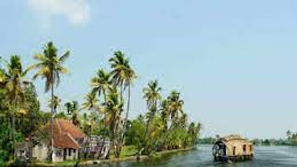 ವೆಂಬನಾಡ್ ಸರೋವರವು ಭಾರತದ ಅತಿದೊಡ್ಡ ಸರೋವರ