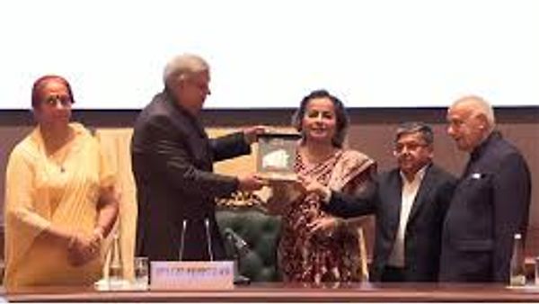 ಕಾರ್ಪೊರೇಟ್ ಸಾಮಾಜಿಕ ಜವಾಬ್ದಾರಿಗೆ ಅತ್ಯುತ್ತಮ ಕೊಡುಗೆಗಾಗಿ ಡಾ. ಬೀನಾ ಮೋದಿ ಅವರಿಗೆ ಗೌರವ
