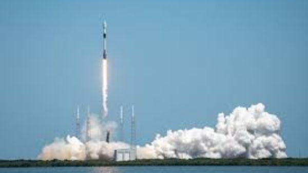 ಸ್ಪೇಸ್‌ಎಕ್ಸ್(SpaceX) ಬ್ಲ್ಯಾಕ್‌ಸ್ಕಿ(Blacksky), ಸ್ಟಾರ್‌ಲಿಂಕ್ ಉಪಗ್ರಹಗಳನ್ನು ಹೊತ್ತ ರಾಕೆಟ್'ನ್ನು ಉಡಾವಣೆ ಮಾಡಿದೆ