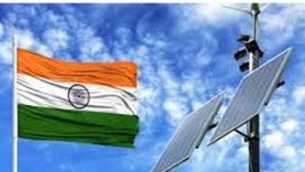 ಸೌರಶಕ್ತಿಯಲ್ಲಿ ಭಾರತದ ಐತಿಹಾಸಿಕ ಮೈಲಿಗಲ್ಲು: 136 GW ಸಾಮರ್ಥ್ಯ ತಲುಪಿದ ದೇಶ