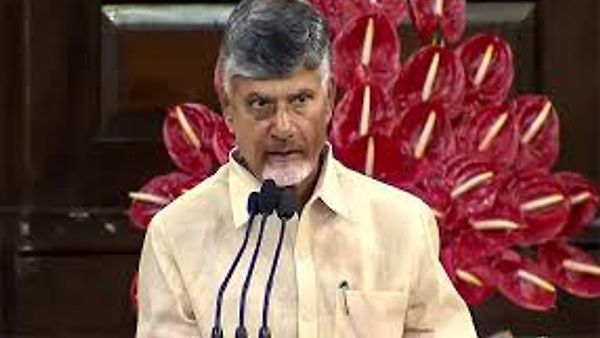 ಆಂಧ್ರಪ್ರದೇಶದ ನೂತನ ಮುಖ್ಯಮಂತ್ರಿಯಾಗಿ ಚಂದ್ರಬಾಬು ನಾಯ್ಡು ಪ್ರಮಾಣ ವಚನ ಸ್ವೀಕಾರ