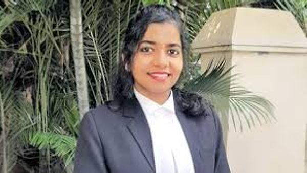 ಹೈಕೋರ್ಟ್ ನಲ್ಲಿ ಇತಿಹಾಸ ಸೃಷ್ಟಿಸಿದ ಶ್ರವಣದೋಷವುಳ್ಳ ವಕೀಲೆ ಸಾರಾ ಸನ್ನಿ
