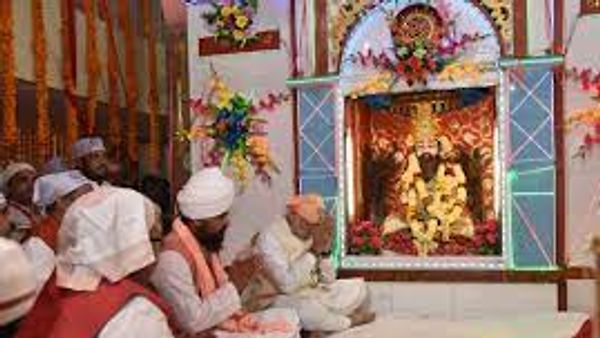 ಪ್ರಧಾನಿ ಮೋದಿ ಗುರು ರವಿದಾಸ್ ವಿಶ್ರಮ್ ಧಾಮ್ ದೇವಸ್ಥಾನದಲ್ಲಿನ ಶಾಬಾದ್ ಕೀರ್ತನೆಯಲ್ಲಿ ಭಾಗಿ