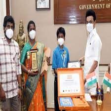 ಹಿಮ್ಮುಖ ಬರಹದಲ್ಲಿ 'ಗ್ರ್ಯಾಂಡ್ ಮಾಸ್ಟರ್' ಆದ M.R ನವಜೀತ್