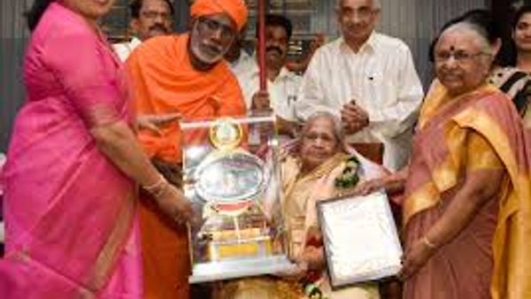 ನಿರ್ಮಲಮ್ಮ ಅವರಿಗೆ ಮಹಾಕವಿ ರತ್ನಾಕರವರ್ಣಿ ಪ್ರಶಸ್ತಿ ಪ್ರದಾನ