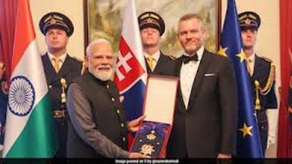 ಪ್ರಧಾನಿ ಮೋದಿಗೆ ಸ್ಲೋವಾಕಿಯಾದ ಅತ್ಯುನ್ನತ ರಾಷ್ಟ್ರೀಯ ಪ್ರಶಸ್ತಿ ‘ದಿ ಆರ್ಡರ್ ಆಫ್ ದಿ ವೈಟ್ ಡಬಲ್ ಕ್ರಾಸ್’ ಗೌರವ